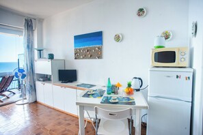 Family Apartment, 1 Bedroom (Sole Surf E Relax) | Dining room