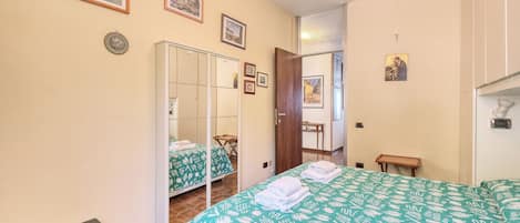 FamiljelÀgenhet - flera sovrum (Casa 3 Ponti) | 2 sovrum, vÀrdeförvaringsskÄp pÄ rummet och strykjÀrn/strykbrÀda