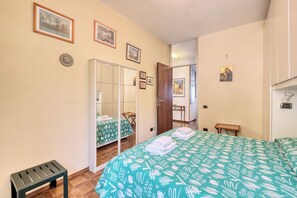 Family Apartment, Multiple Bedrooms (Casa 3 Ponti) | 2 bedrooms, in-room safe, iron/ironing board, bed sheets - Casa 3 Ponti (Sanremo)