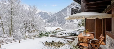 Family Apartment, Multiple Bedrooms, 2 Bathrooms (Plan Gorret Beautiful Flat In) | Outdoor dining