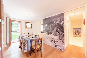 Appartement familial, 3 chambres, foyer (Plan Gorret Beautiful Flat In) | Restauration