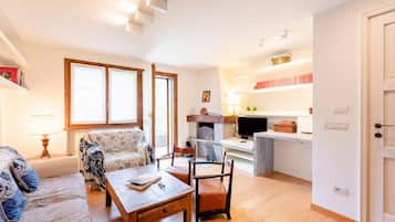 Family Apartment, Multiple Bedrooms, 2 Bathrooms (Plan Gorret Beautiful Flat In) | Living area | Flat-screen TV, fireplace