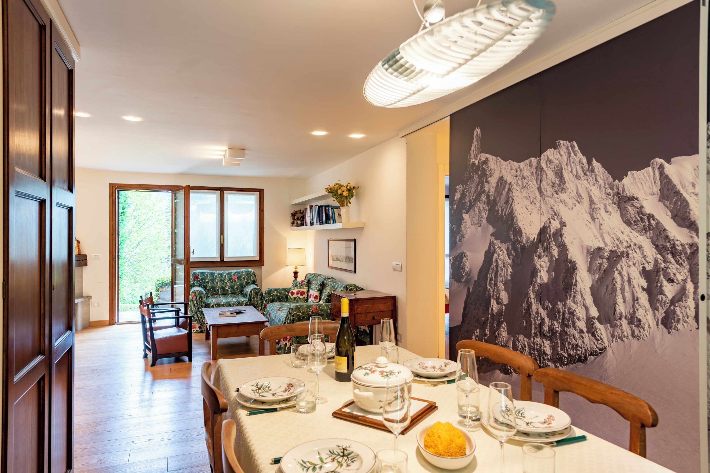 Family Apartment, Multiple Bedrooms (Plan Gorret Wonderful Flat In) | Dining