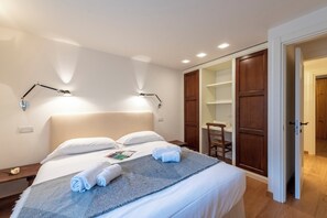 Apartamento familiar, varias habitaciones (Plan Gorret Wonderful Flat In) | 3 dormitorios y espacio para trabajar con un portátil