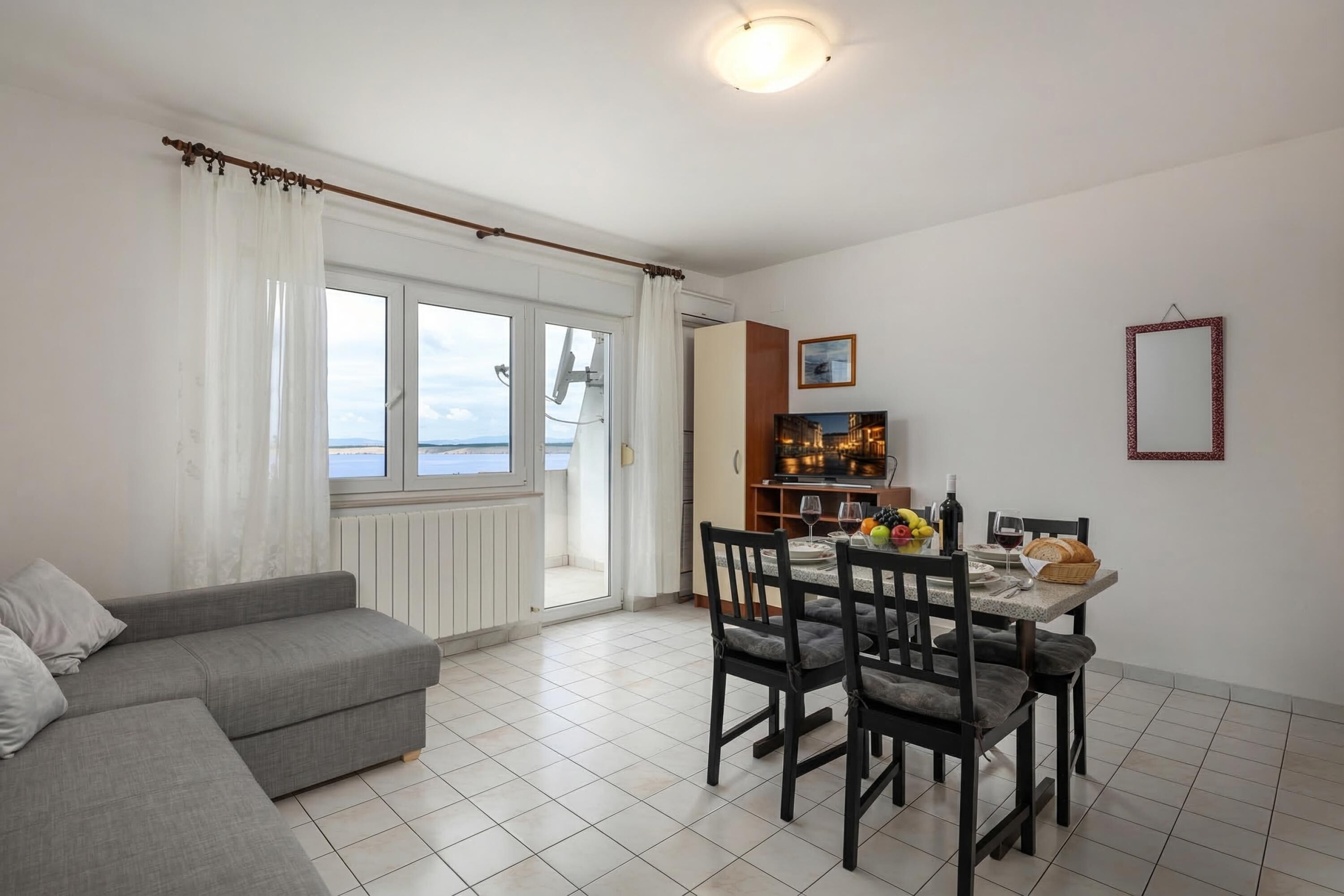 Standard Apartment, Multiple Bedrooms (Sea View Apartment Neti) | Dining room