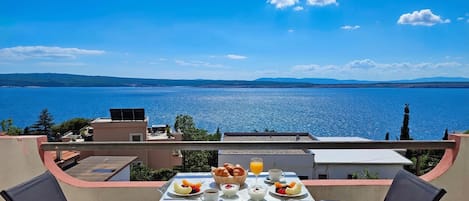 Appartement Standard, plusieurs chambres (Sea View Apartment Neti) | Restauration en plein air