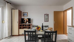 Standard Apartment, 1 Bedroom, Balcony (Sea View Apartment Neti) | Dining - Sea View Apartment Neti (Crikvenica)