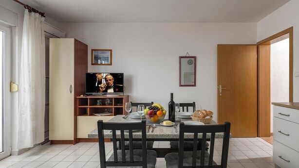 Standard Apartment, 1 Bedroom, Balcony (Sea View Apartment Neti) | Dining - Sea View Apartment Neti (Crikvenica)