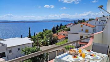 Standard-Apartment, Mehrere Schlafzimmer (Sea View Apartment Neti) | Speisen im Freien