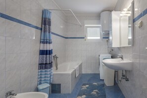 Standard Apartment, Multiple Bedrooms (Sea View Apartment Neti) | Bathroom