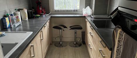 Dishwasher, cookware/dishes/utensils