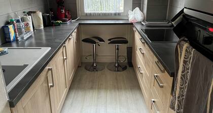 Quiet 4-bedroom apartment