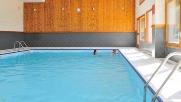 Indendørs pool, opvarmet pool