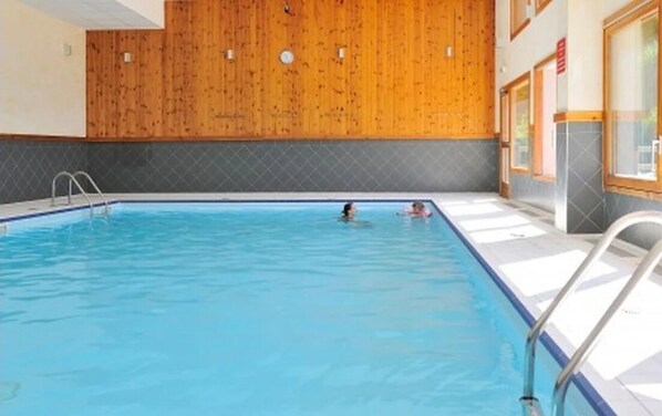 Piscine intérieure, piscine chauffée