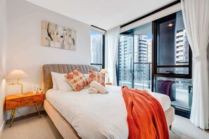 1 bedroom, iron/ironing board, WiFi, bed sheets - Lux 1 bedroom Executive Apt in Box Hill (Box Hill)