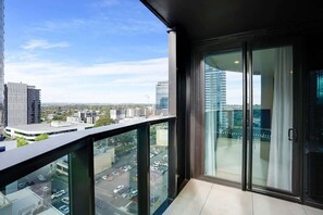 Property grounds - Lux 1 bedroom Executive Apt in Box Hill (Box Hill)