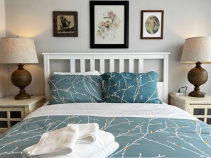 1 makuuhuone, työpöytä, silitysrauta/-lauta, Wi-Fi