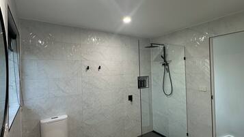 Towels, soap, shampoo, toilet paper