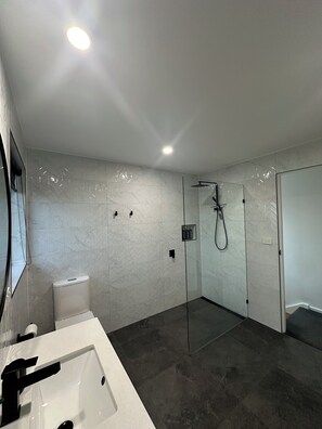 Handtücher, Seife, Shampoo, Toilettenpapier