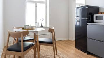 Appartement | Cuisine privée | Grand réfrigérateur, four, plaque de cuisson, lave-vaisselle
