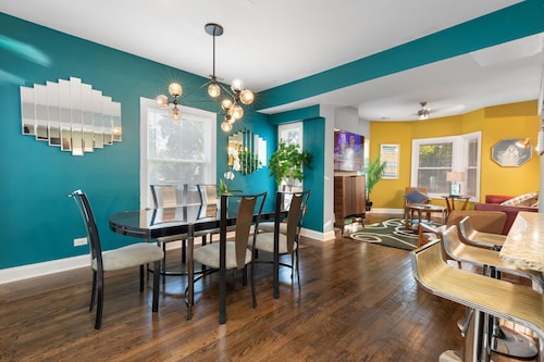 Stylish 3bd w/ backyard patio mins from Downtown! 