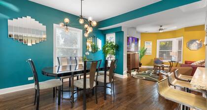 Stylish 3bd w/ backyard patio mins from Downtown!