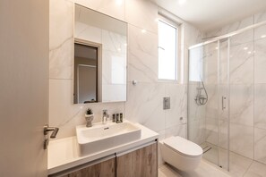 Shower, towels - Protaras Mythical Seas (Paralimni)