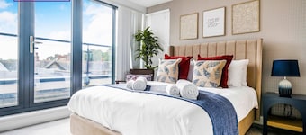 Modern 2BR in Surrey | Pet-Friendly, WiFi, Parking