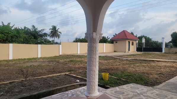 Exterior - Assembly Hotel - Esiama (Esiama)