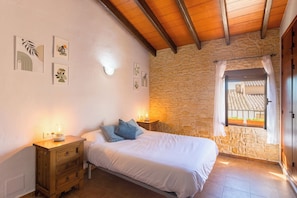 3 camere, una scrivania, ferro/asse da stiro, culla da viaggio