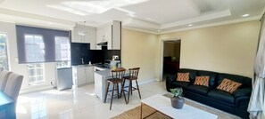 Smart TV, fireplace - Waterfall City Guest Lodge - Presidential Suite (Sandton)