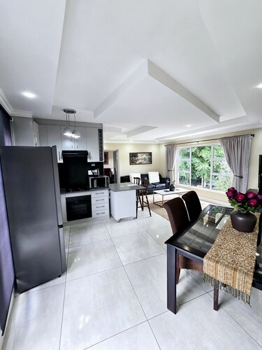 Waterfall City Guest Lodge - Presidential Suite