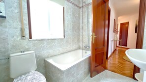 Shower, hair dryer, towels - The Cliffs - Brisa Marina (Viveiro)