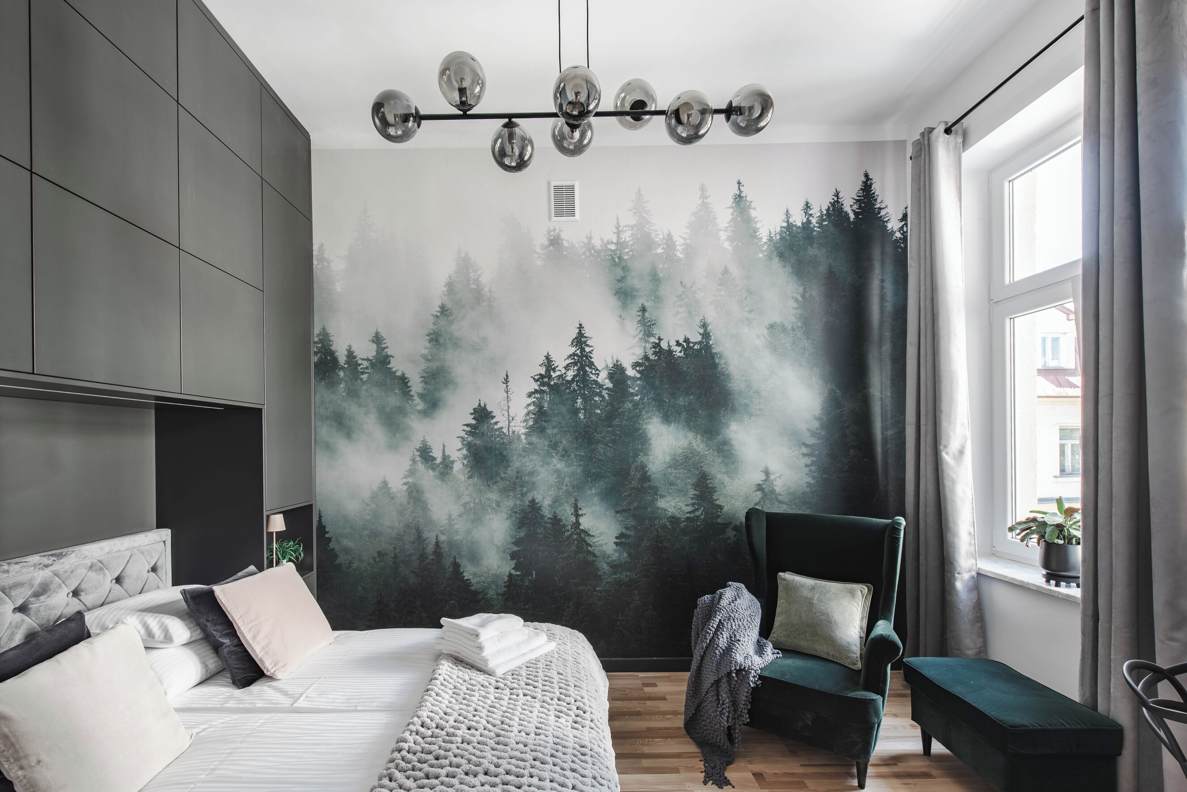 3 bedrooms, desk, WiFi, bed sheets