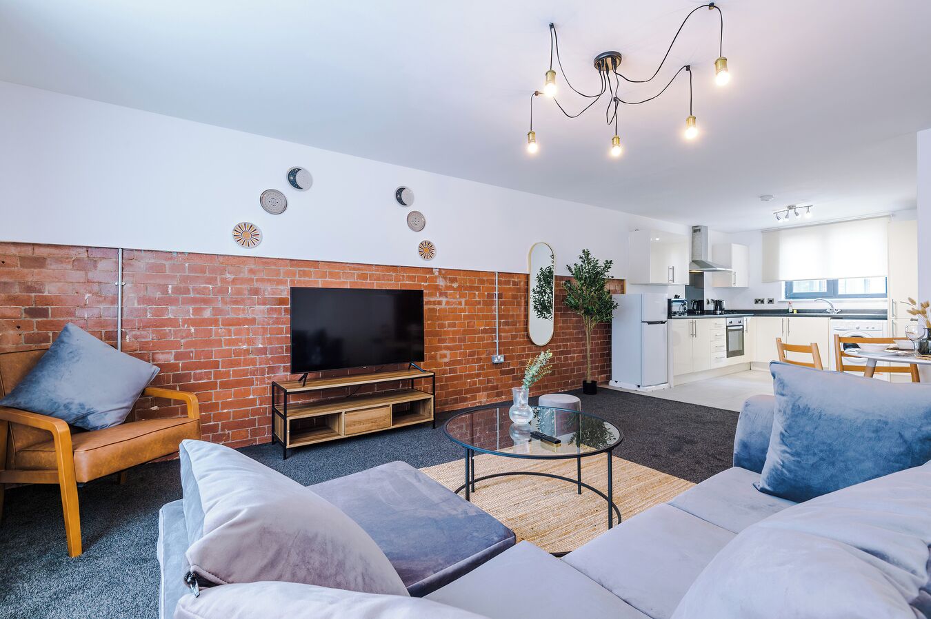 Luxurious 1-Bed Apartment: Sleeps 4, Free Parking | Living area | Smart TV, Netflix, streaming services