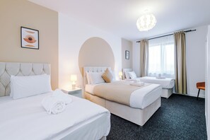 Egyptian cotton sheets, premium bedding, memory foam beds - Elm Apartments (Salford)
