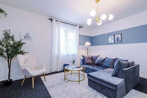 Apartemen | Area keluarga | Smart TV, Netflix, dan layanan streaming