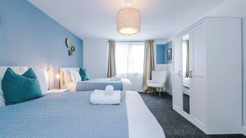 1 bedroom, Egyptian cotton sheets, premium bedding, memory-foam beds