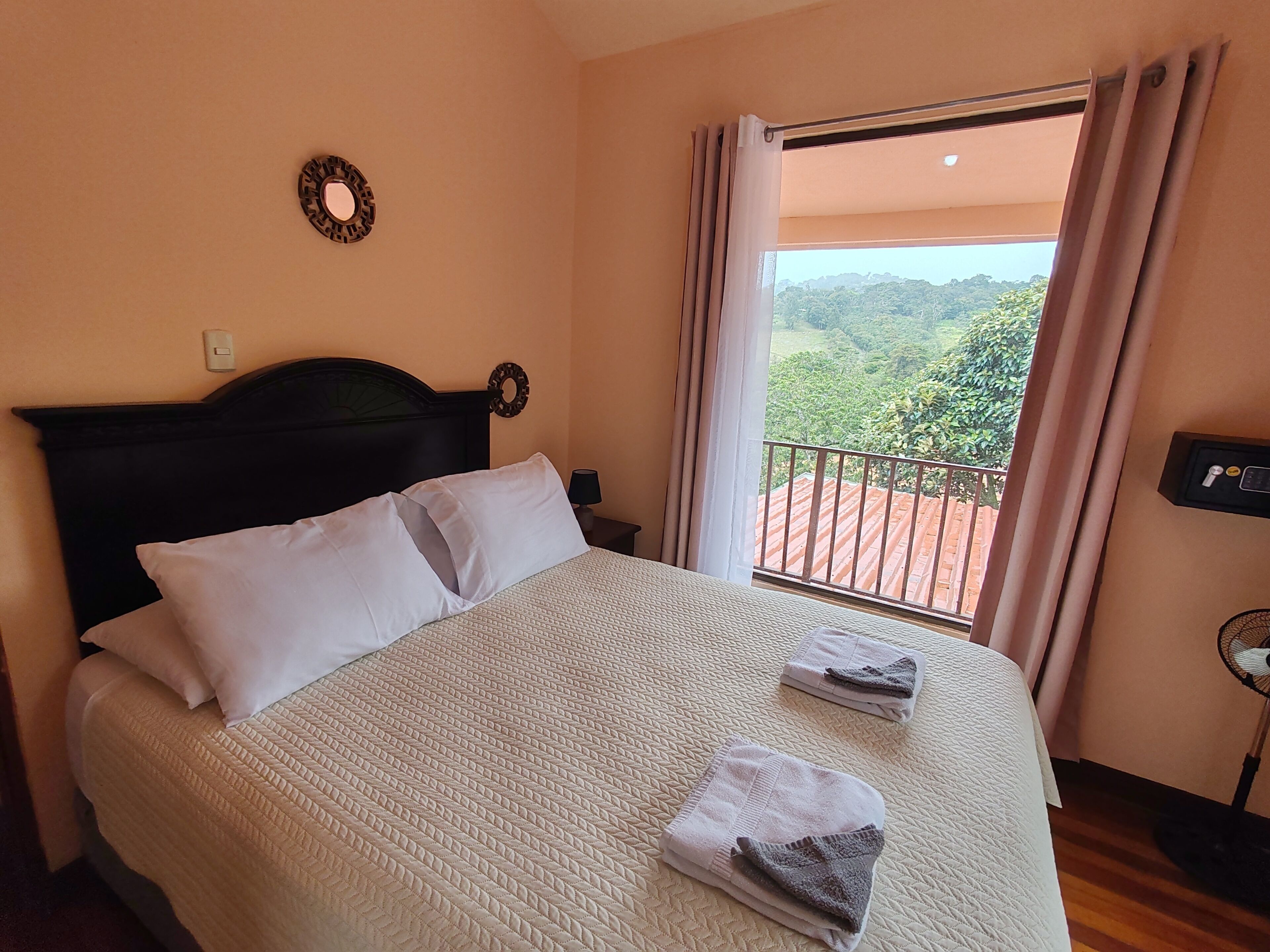 Economy Double Room, Garden View