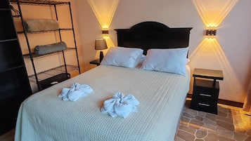 Habitación Confort, 1 cama de matrimonio, vistas al jardín | Colchones viscoelásticos, caja fuerte, tabla de planchar con plancha