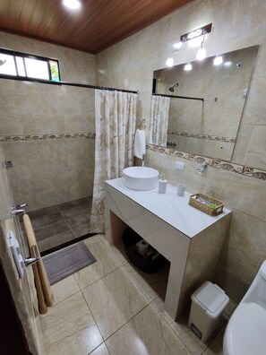 Comfort Double Room, Garden View | Bathroom - Mi Casa Su Casa (Monteverde)