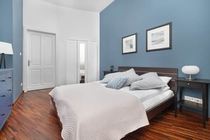 2 bedrooms, iron/ironing board, WiFi, bed sheets