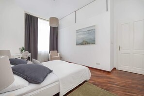 2 chambres, fer et planche à repasser, Wi-Fi, draps fournis
