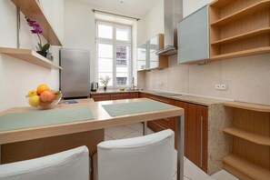 Kühlschrank, Ofen, Herdplatte, Geschirrspüler