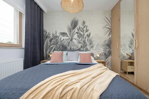 1 sovrum, skrivbord, strykjärn/strykbräda och wi-fi