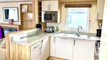 Kabin | Dapur pribadi | Lemari es, microwave, oven, dan kompor