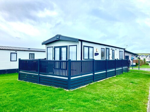 Luxurious Comfort at 102, Duckpool Lodge in Bude