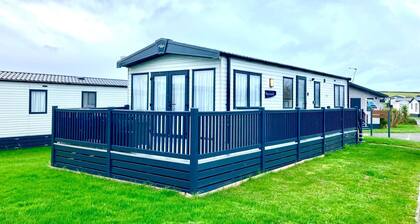 Luxurious Comfort at 102, Duckpool Lodge in Bude