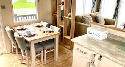 Luxurious Comfort at 102, Duckpool Lodge in Bude