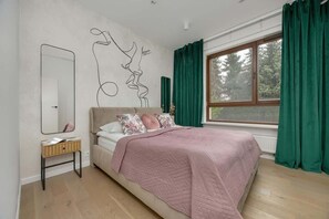 3 bedrooms, desk, iron/ironing board, WiFi